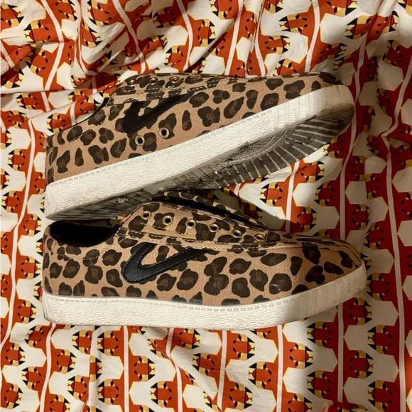 Tretorn women’s laceless leopard sneakers size 8.5 - Picture 3 of 8